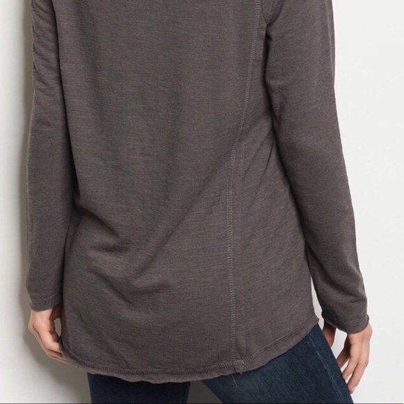 ❄️GRAY LONG SLEEVES TOP - Picture 8 of 11